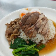 ขาหมูแซ่โล้ว สูตรต้นตำรับ ภูเขาทอง