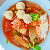 ชายสี่ บะหมี่เกี๊ยว สามแยกสแกงาม