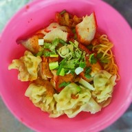 ชายสี่ บะหมี่เกี๊ยว สามแยกสแกงาม