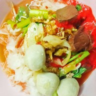 ชายสี่ บะหมี่เกี๊ยว สามแยกสแกงาม