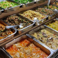 ข้าวแกงลิ้มเจริญ