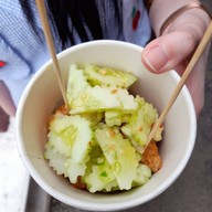 เมนูของร้าน น้องแฝดทอดมันหน่อกะลาเกาะเกร็ด