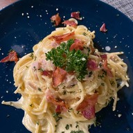 Samsen The Street Hotel