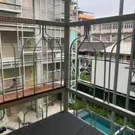 Samsen The Street Hotel