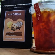 คลังไม้ slowbar café