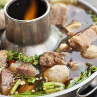 เมนูของร้าน หัวโค้งก๋วยเตี๋ยวเนื้อตุ๋น