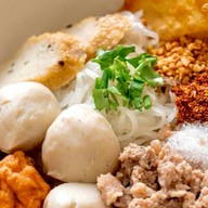 กะเพรา & หมูทอด by..KinKaPrao รัชดาภิเษก44