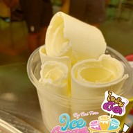 เมนูของร้าน ไอติมผัดเชียงใหม่ By เฟิร์น Ice Cream rolls in Chiang Mai สาขาตลาดอนุสาร ไนท์บาร์ซ๋า เชียงใหม่