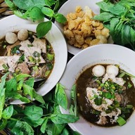 ล้านเตี๋ยวเรือ 3ปอ ธนบุรี