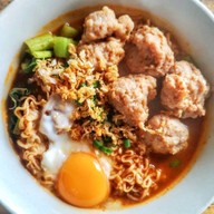 อากู๋ ข้าวต้ม มาม่า เจ้าเก่าแยกสตรี