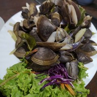 เมนูของร้าน จ๊ะไหนซีฟู๊ด เกาะลิบง สาขาควนปริง