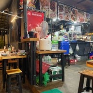 ร้านลาบส้มตำน้องแม็ก