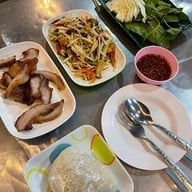 ร้านลาบส้มตำน้องแม็ก