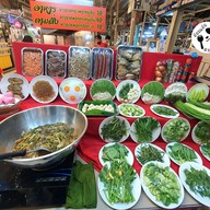 บรรยากาศ กู๋ขายข้าวต้ม ตลาดสดธนบุรี