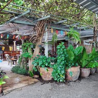 บรรยากาศ กะเพราลุงจุก