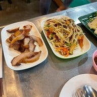 ร้านลาบส้มตำน้องแม็ก