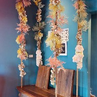 Heaven On EartH Cafe' ถนนบรรทัดทอง