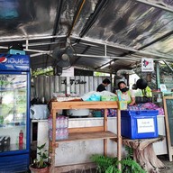 บรรยากาศ กะเพราลุงจุก