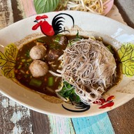 ร้านก๋วยเตี๋ยวเรือแม่ต่วม อยุธยา ต้นตำรับ