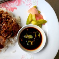 เมนูของร้าน ธารทิพย์  ๓ ข้าวหน้าเป็ดย่าง หลังห้างกนกกาญจน์