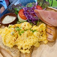 EAT @The Vita Plus (โครงการเดอะวีต้าพลัส)