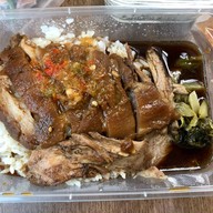 ขาหมูคาเฟ่ (สูตรฮ่องเต้)