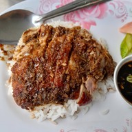 เมนูของร้าน ธารทิพย์  ๓ ข้าวหน้าเป็ดย่าง หลังห้างกนกกาญจน์