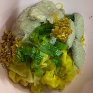 ก๋วยเตี๋ยวเรือหมูตุ๋นเจ๊นา บ้านพรุ