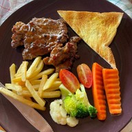 เรือนนพเก้า อาหารไทย-อีสาน  อาหารตามสั่ง