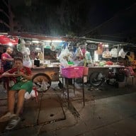 ร้านลาบลมโชย ปิ่นเกล้า