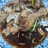เมนูของร้าน ชวนกิน ก๋วยเตี๋ยวเป็ด ตลาดบองมาร์เช่