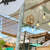 คลังไม้ slowbar café