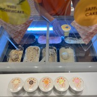 Quints: The Quintessential Ice Cream (สาขา Robinson Ratchapreuck) Robinson Ratchapreuck