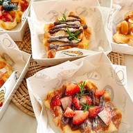 AT Home (bakery & milk tea & ผลไม้พร้อมทาน กรีกโยเกิร์ต)