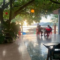 ชายหาดแก่งกระจาน