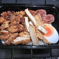 เมนูของร้าน หมูทอดในตำนาน ซอยเรวดี