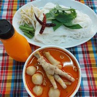 ขนมจีนแม่สมบุญ ตลาดเอี่ยมเจริญ (มีข้าวแกงและกับข้าวด้วยนะจ๊ะ)