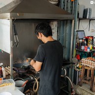 กะเพราปากแตก กะเพราปากแตก