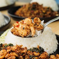 กะเพราปากแตก กะเพราปากแตก