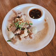 เมนูของร้าน ก๋วยเตี๋ยวเรือหลานตาวิทย์