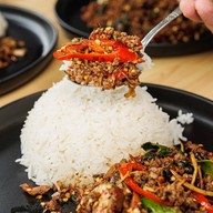 กะเพราปากแตก กะเพราปากแตก