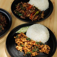 กะเพราปากแตก กะเพราปากแตก