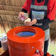 ไอศครีมกะทิสด หม้อดินเผา ตลาดน้ำอโยธยา