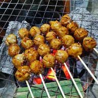 ไส้กรอกอีสาน ขนมจีบ ซาลาเปา บะจ่าง  ร้าน โชกุน ย่างให้ ตลาดพรหมพรณ์