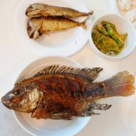 เมนูของร้าน ปลาทอด น้ำพริก เจ๊ฮวยราชวัตร
