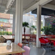 Box Bar Cafe & Dining