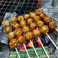 ไส้กรอกอีสาน ขนมจีบ ซาลาเปา บะจ่าง  ร้าน โชกุน ย่างให้ ตลาดพรหมพรณ์