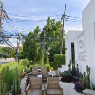 Box Bar Cafe & Dining