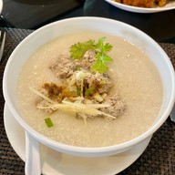 โรงแรมนายญ่า