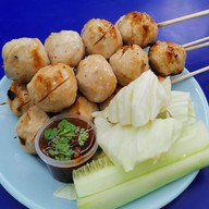 ไส้กรอกอีสาน ขนมจีบ ซาลาเปา บะจ่าง  ร้าน โชกุน ย่างให้ ตลาดพรหมพรณ์